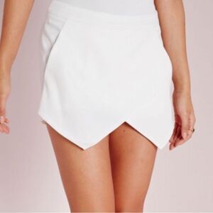NWOT Misguided White Envelope Skort Size 8